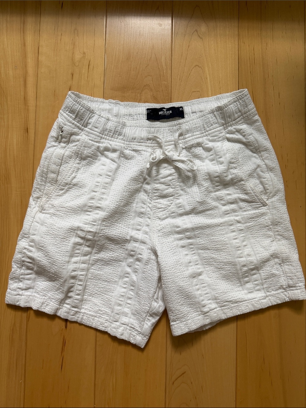 Hollister Men’s White Textured Drawcord Shorts